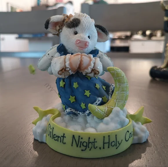 Mary Moo Moos Christmas Figurines (2) - Picture 2 of 3